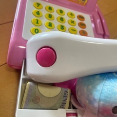 レジのおもちゃ、カギ、玩具のお金つきの画像