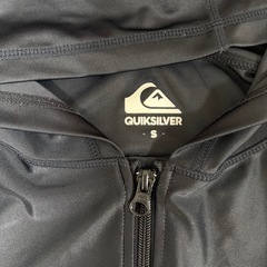 クイックシルバー　ラッシュガード　の画像