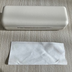 未使用・JINS メガネケース ホワイト クリーニングクロス付きの画像