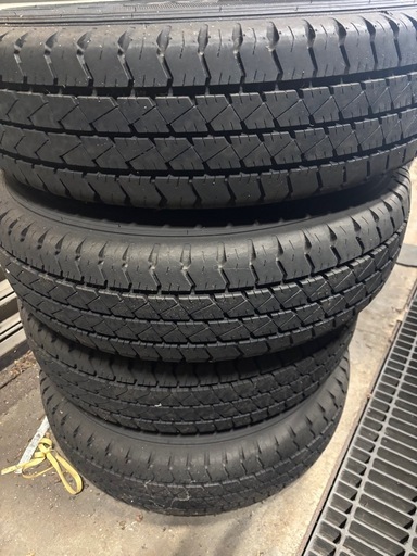 新品ハイエース用タイヤ