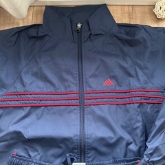 アディダス上下スポーツウェアの画像