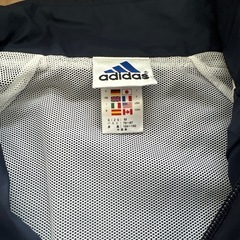 アディダス上下スポーツウェアの画像