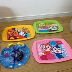おままごとセット１4種他とアンパンマンのトレー、容器など、椅子　セットの画像