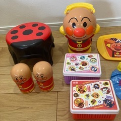 おままごとセット１4種他とアンパンマンのトレー、容器など、椅子　セットの画像