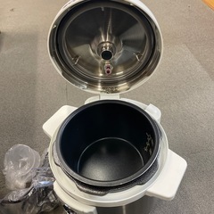 新品　未使用　LIVCETRA 電気圧力鍋　LPC-T1201コイズミの画像