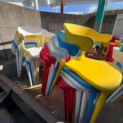 カラフル　椅子の画像