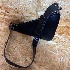 トライアングル ボディバッグの画像