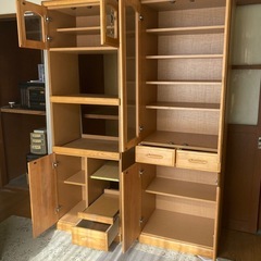 食器収納家具の画像