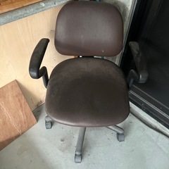 机と椅子の画像