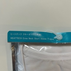 未使用UNIQLO ユニクロ  ■商品名 ヒートテッククルーネックTシャツ（半袖）  ■種類 半袖Tシャツ  ■カラー ホワイト　白色系  ■柄デザイン 無地  ■サイズ寸法 XLメンズ男性用紳士の画像
