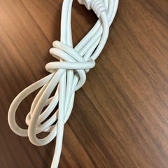 オートフォーカス機能を搭載したホワイトのウェブカメラ、スタンド式で使いやすい。  - ブランド: nuroum - 機能: オートフォーカス - 色: ホワイト - 取り付け方式: スタンド式  ご覧いただきありがとうございます。の画像