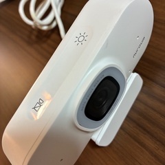 オートフォーカス機能を搭載したホワイトのウェブカメラ、スタンド式で使いやすい。  - ブランド: nuroum - 機能: オートフォーカス - 色: ホワイト - 取り付け方式: スタンド式  ご覧いただきありがとうございます。の画像