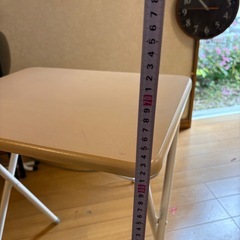 折り畳みテーブルの画像