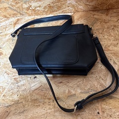 ブラック ショルダーバッグの画像