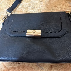 ブラック ショルダーバッグの画像