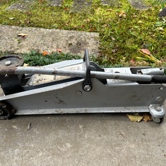 フロアジャッキ  車タイヤ交換 メンテナンス 値下げ⭕️の画像