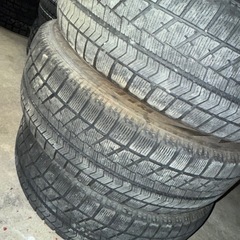 ブリジストンVRX スタッドレス215/60 17インチ溝ありの画像