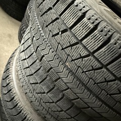 ブリジストンVRX スタッドレス215/60 17インチ溝ありの画像