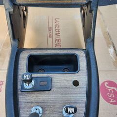 gc10ハコスカs46センターコンソール　スイッチ付 希少オートルック　シフトブーツ付き オマケでドアのポッチ付の画像