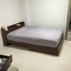 終了！ダブルベッド　ブラウン　マットレス付の画像