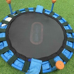 トランポリン　子供の遊び用の画像