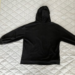 ブラック　7分袖フード付きパーカーの画像