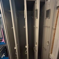 オフィスロッカー４人用/ダイヤル式ロック・鏡付き！コートも掛けられます♪の画像