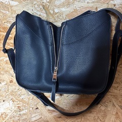 ブラック ショルダーバッグの画像