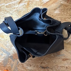 ブラック ショルダーバッグの画像