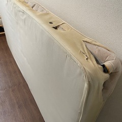 シングルベッドとマットレスのセットの画像