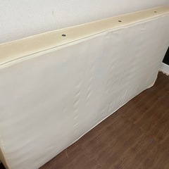 シングルベッドとマットレスのセットの画像
