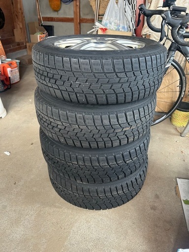 【中古】 スタッドレスタイヤ　4本セット　ホイール付き 185/65R15
