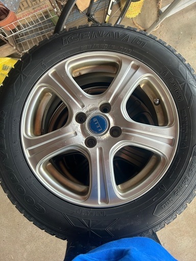 【中古】 スタッドレスタイヤ　4本セット　ホイール付き 185/65R15