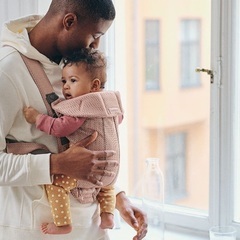 ベビービョルン　抱っこひも　メッシュ　ダスティピンク　ベビーキャリアMINIの画像