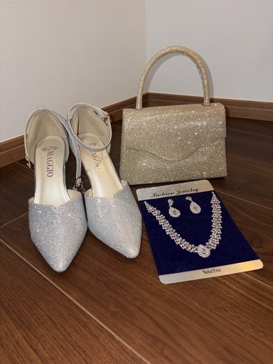 ヒール、ネックレスピアス、バックセ