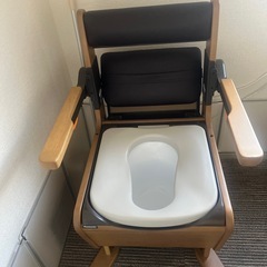 家具調ポータブルトイレの画像