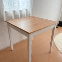 IKEAのテーブルの画像