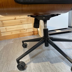 【オフィスチェア】【PUレザー黒】【クッション付き】※後ろ側傷アリ★クリーニング済み【管理番号1111】野の画像