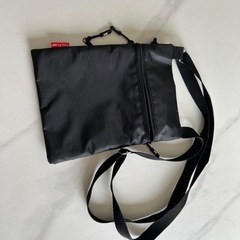 黒のかばんの画像