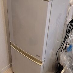 【無料】シャープ 小型冷蔵庫（下段冷凍庫付き）の画像