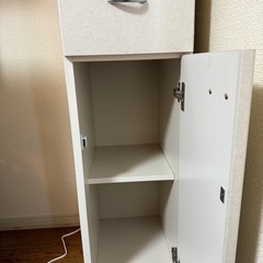 すきま収納棚の画像