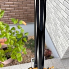 三線 本体 黒 木製 オレンジ装飾の画像