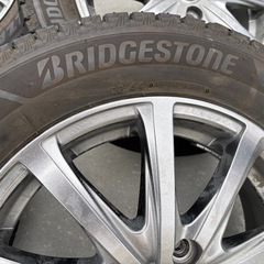スタッドレスタイヤの画像