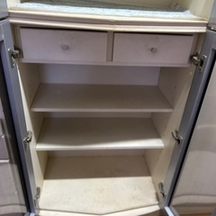 食器棚 4つ (1つずつの対応可能)の画像