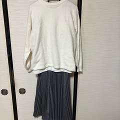 クロスデザインのセーターの画像