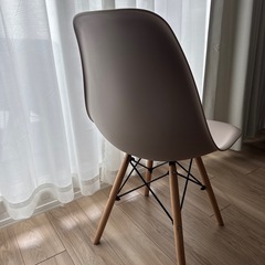 ニトリ 北欧風シンプルシェル型チェア 椅子 ダイニングチェア　グレージュ 　　 の画像