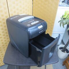 GBC ShredMaster オートフィードシュレッダー GCS100AFX A4 クロスカット CD/DVD/CARD 最大100枚まで 業務用 札幌 北20条店の画像