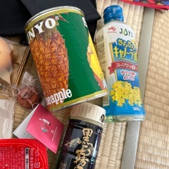 パイナップル缶　油　酒　雑貨　ボビーブラウンブラシ等の画像