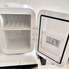 ほぼ新品！ミニ冷蔵庫（保冷・保温どちらも可能）の画像