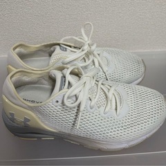 アンダーアーマー ランニングシューズの画像